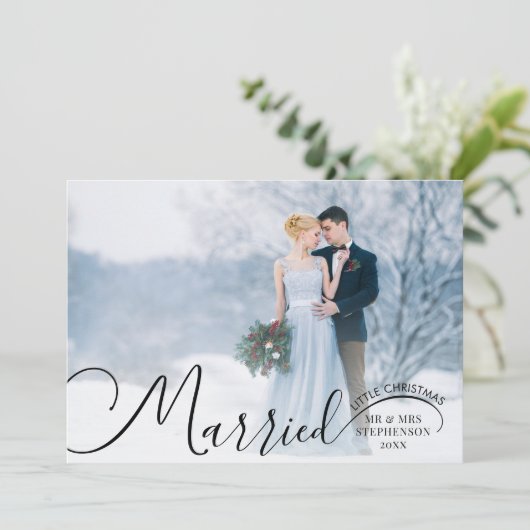 Pasgetrouwd 2 Foto Script Getrouwd Kleine Kerstmis Feestdagenkaart (Staand voorkant)