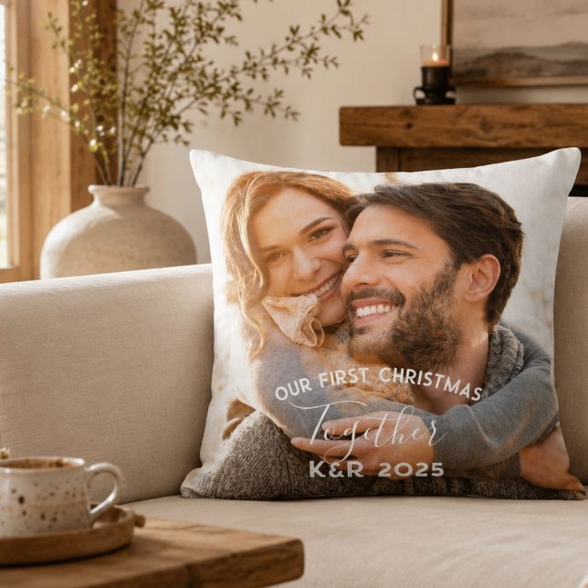 Pasgetrouwd Ons Eerste Kerstfeest Samen Foto Kussen (Newly Weds Our First Christmas Together Photo Throw Pillow)