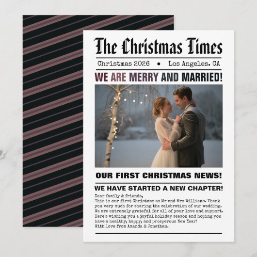 Pasgetrouwd Onze Eerste Kerst Krant Stijl Foto Feestdagenkaart (Voorkant / Achterkant)