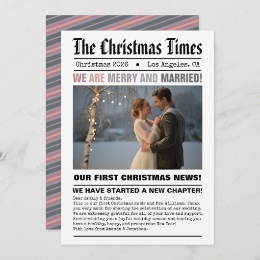 Pasgetrouwd Onze Eerste Kerstmis Krant Stijl Foto Feestdagenkaart (Voorkant / Achterkant)