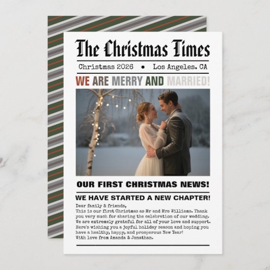 Pasgetrouwd Onze Eerste Kerstmis Krantstijl Foto Feestdagenkaart (Voorkant / Achterkant)