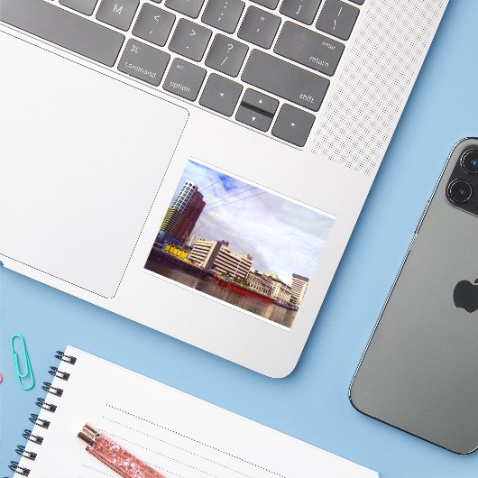 Pasig rivier sticker (Laptop met iPhone)