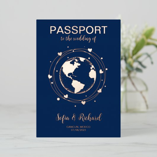 Paspoortbruiloft Bestemmingsgoudolie Wereldkaart Folie Uitnodiging (Staand Voorkant)
