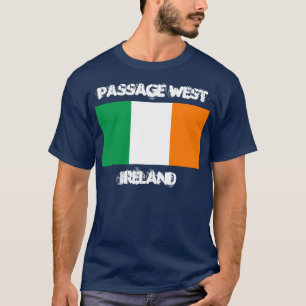 Passage West, Ierland met Ierse vlag T-shirt