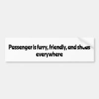 Passagier is harig, vriendelijk en werpt overal