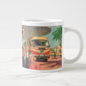  passagiers op vakantie bij de busdepot grote koffiekop (Rechts)