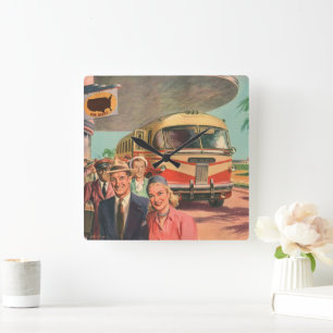 passagiers op vakantie bij de busdepot vierkante klok