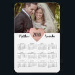 Passen getrouwd bruiloft gunst 2019 Kalender Foto Magneet<br><div class="desc">Foto Kalender magneet met uw namen en een gouden hart. Geweldig voor Passen getrouwd kerst en voor bruiloft gunst.</div>