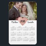 Passen getrouwd bruiloft gunst 2019 Kalender Foto Magneet<br><div class="desc">Foto Kalender magneet met uw namen en een gouden hart. Geweldig voor Passen getrouwd kerst en voor bruiloft gunst.</div>