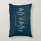 Passen getrouwd de heer Navy Blue Script Monogram  Accent Kussen (Voorkant(Verticaal))