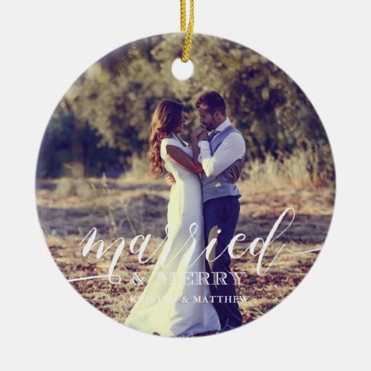 Passen getrouwd met kerstfoto's "Gehuwd en vriende Keramisch Ornament (Voorkant)