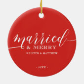 Passen getrouwd met kerstfoto's "Gehuwd en vriende Keramisch Ornament (Achterkant)