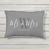 Passen getrouwd Mr. en Mrs Grey White Script Monog Buitenkussen (Achterkant)