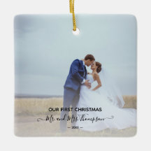 Passen getrouwd voor eerste kerstfoto-handtekening