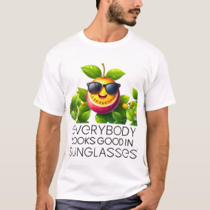 Passievrucht in een zonnebril - Internationale Fru T-shirt
