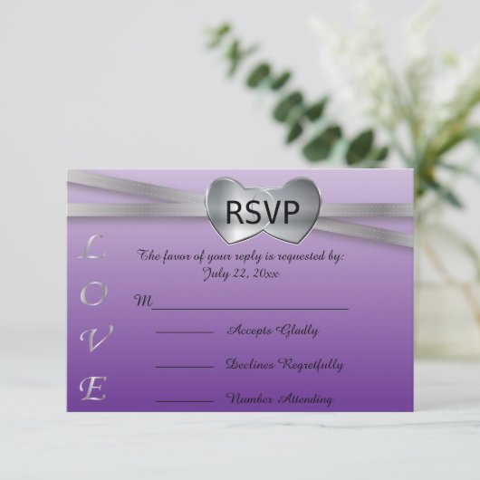Passion Paars en Silver Wedding Love Hearts RSVP Kaartje (Staand voorkant)