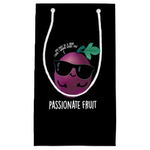 Passionate Fruit Funny Passion Fruit Pun Dark BG Klein Cadeauzakje