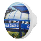 Passionate mensen die in het park spelen, NYC Keramische Knop (Rechts)