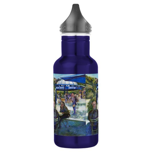 Passionate mensen die in het park spelen, NYC Waterfles (Links)