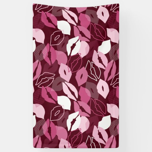 Passionate Red Pink Lips die het zoenen patroon Spandoek (Verticaal)