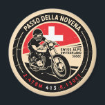 Passo della Novena | Zwitserland | Motorfiets Magneet<br><div class="desc">Nufenen Pass gedaan in een ,  verontruste stijl embleem. Het is een beroemde bergpas die langs de Alpen in Zwitserland wordt gevonden.</div>