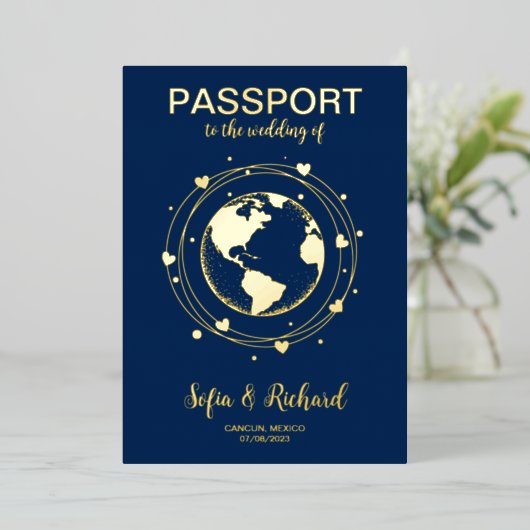 Passport Wedding Destination Gold Foil Wereldkaart Folie Uitnodiging (Staand Voorkant)