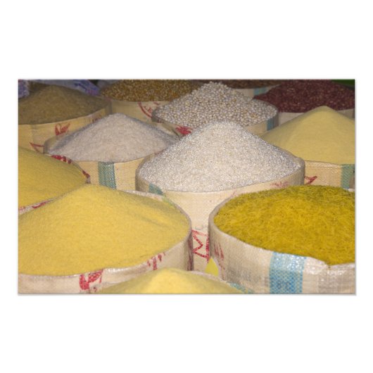 Pasta, graan en rijst in zakken op de souk in foto afdruk (Voorkant)