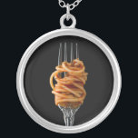 Pasta spun op een vork, Food Spaghetti Zilver Vergulden Ketting<br><div class="desc">Dit is een heerlijke pasta met een lichte rode saus op een zilveren vork klaar voor een grote beet voor de voedselliefhebber of de foodie in je leven.  JA.</div>