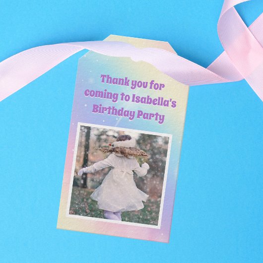 pasteelregenboog met jonge meisjes cadeaulabel