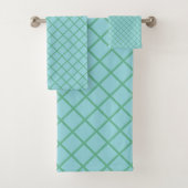 Pastel Aqua Blue en Green Diagonal Grid Pattern Bad Handdoek (Insitu)