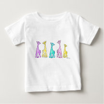 Pastel-Baby in een Baby T-shirt met rij