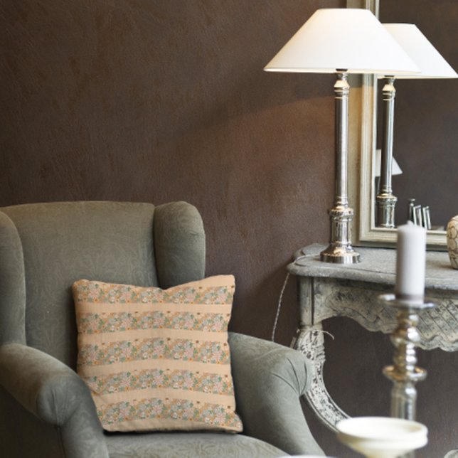 Pastel beige bloemmotief strepen kussen (Creator heeft geüpload)