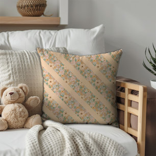 Pastel beige bloempatroon diagonale strepen kussen