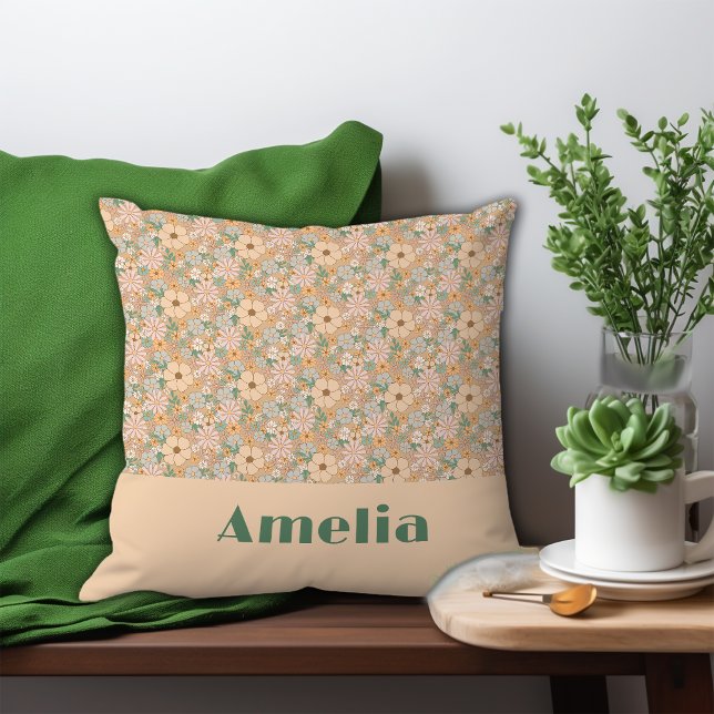 Pastel beige floral patroonnaam kussen (Creator heeft geüpload)