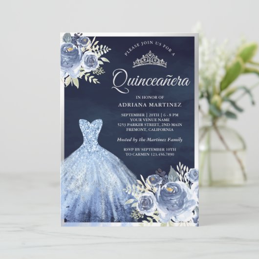 Pastel Blauw Bloemen Gown Navy Zilver Quinceanera Kaart (Staand voorkant)