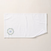 Pastel Blauw Bloemenkrans Aangepaste Monogram Bad Handdoek (Handdoek)