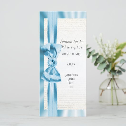 Pastel blauw en wit boog kerk bruiloft programma programmakaart (Staand voorkant)