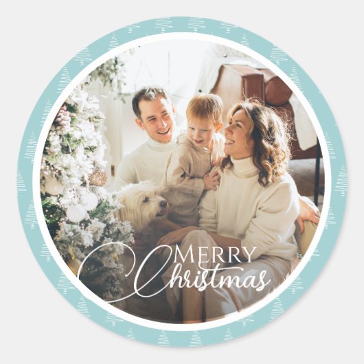 Pastel Blauw en Witte Bomen Familiefoto Kerstmis Ronde Sticker (Voorkant)