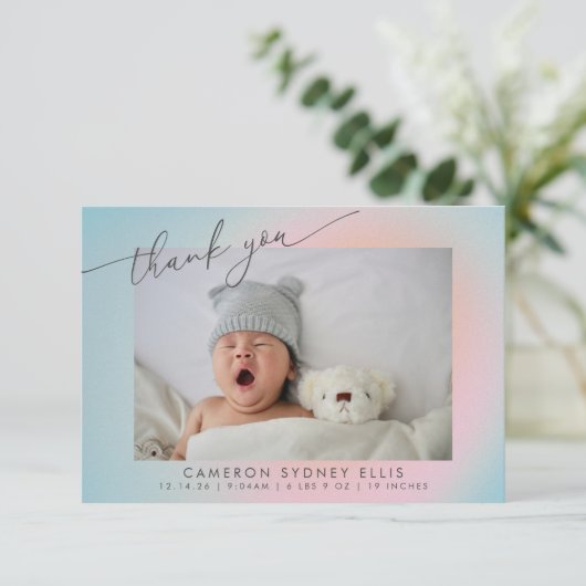 Pastel blauw roze verloop script baby geboorte fot bedankkaart (Staand voorkant)
