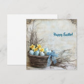 Pastel blauwe en gele paaseieren in mand retro feestdagenkaart (Voorkant / Achterkant)