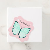 Pastel Blauwe Vlinders op  Lichtroze Bedankjes Labels (In situ)