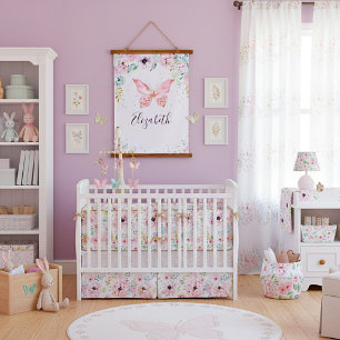 Pastel bloem- en vlindermotief voor een baby hangend wandkleed