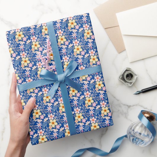 Pastel Bloemen patroon C03.bw Blauw BG Cadeaupapier (Geschenken)