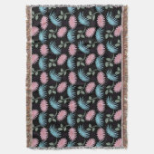 Pastel Bloempatroon op Zwarte Achtergrond | Cute D Deken (Voorkant Verticaal)