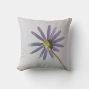 Pastel Blue Daisy Flower Cushion Sierkussen
