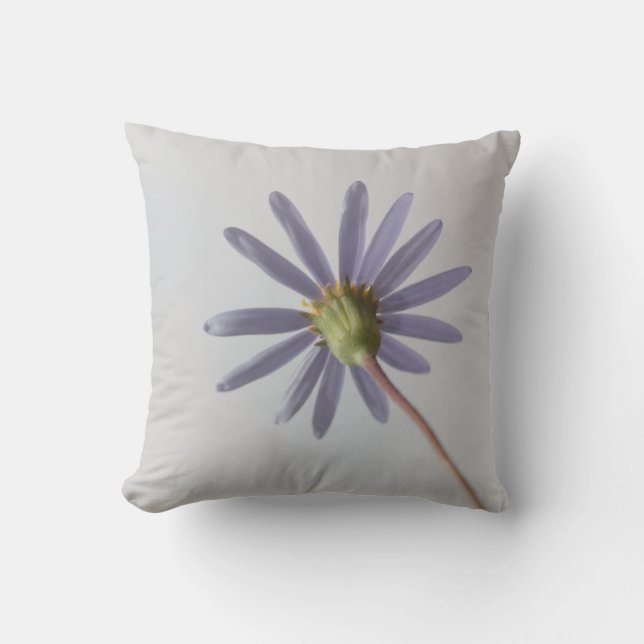 Pastel Blue Daisy Flower Cushion Sierkussen (Voorkant)