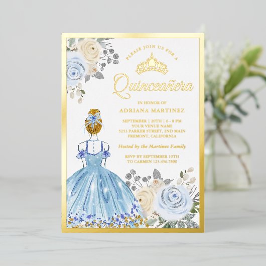 Pastel Blue Floral Dress Princess Quinceanera Gold Folie Uitnodiging (Staand Voorkant)