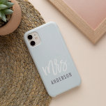 Pastel Blue-Grey New Mrs Bride iPhone 16 Hoesje<br><div class="desc">Na de bruiloft,  show van je nieuwe achternaam met dit strakke en stijlvolle hoesje — perfect voor de huwelijksreis! Speciaal brideontwerp: "Mrs. [achternaam]" in moderne witte en grijze typografie op een subtiele pastelblauwe grijze achtergrond. Gebruik het gebied dat wordt verstrekt om met uw nieuwe familienaam te personaliseren.</div>