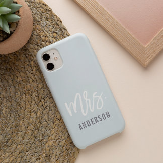 Pastel Blue-Grey New Mrs Bride iPhone 16 Hoesje