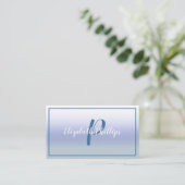 Pastel Blue Ombre Initiaal Letter Monogram Stijlvo Visitekaartje (Staand voorkant)